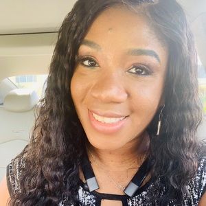 Meet your Posher, Claudia